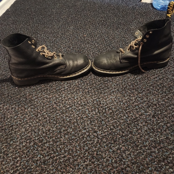 Dr. Martins - Picture 5 of 8